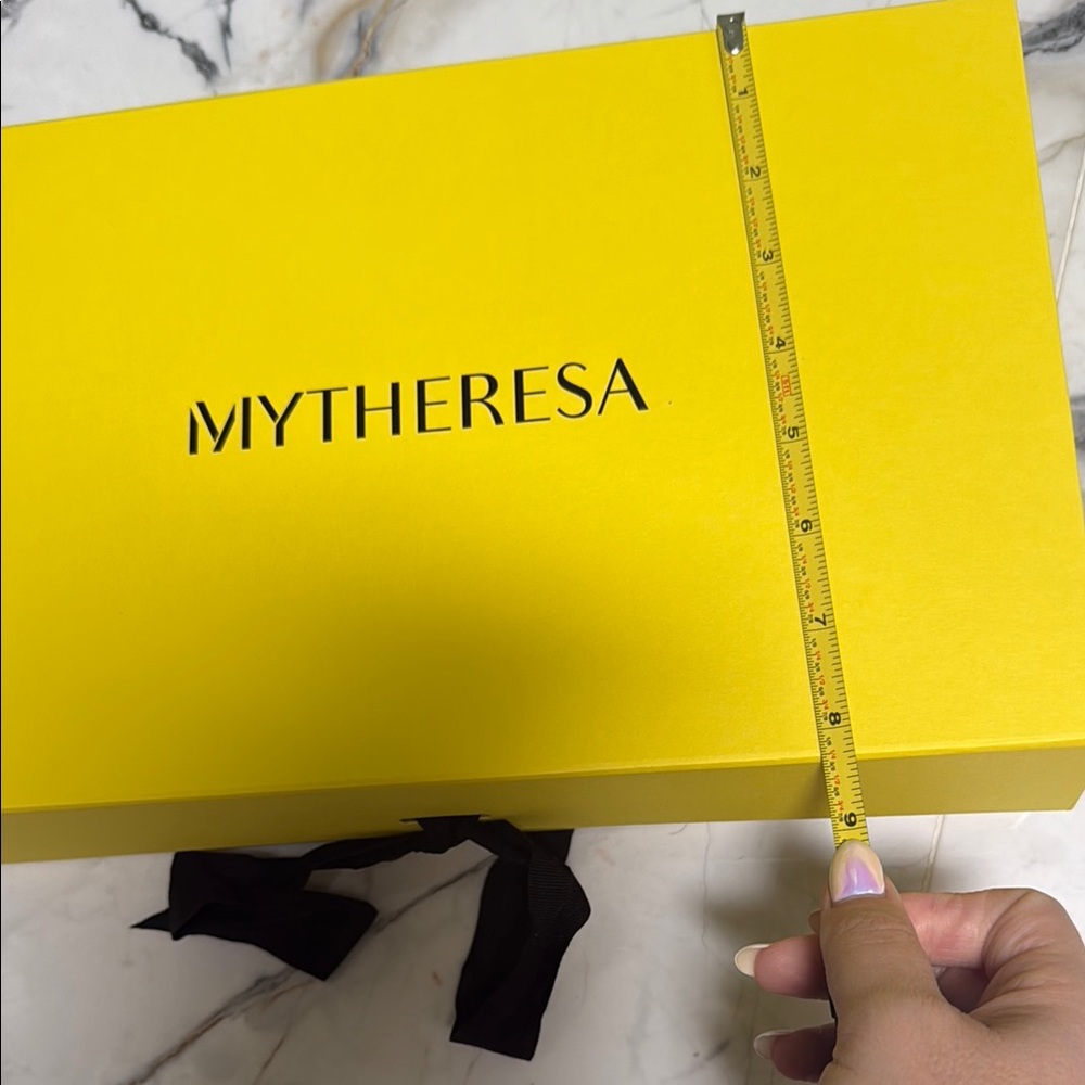 MYTHERESA Yellow Gift Box - Picture 11 of 12